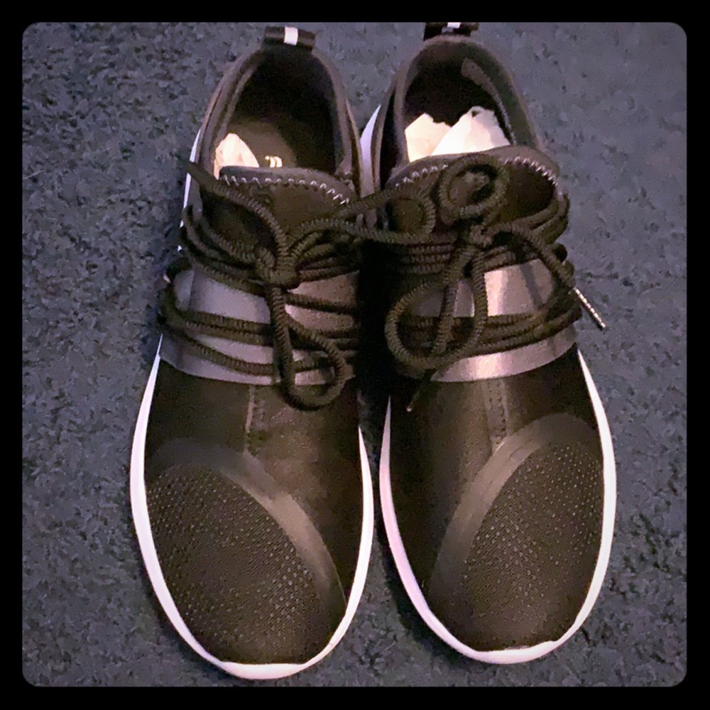 Fabletics Pismo Performance Sneaker